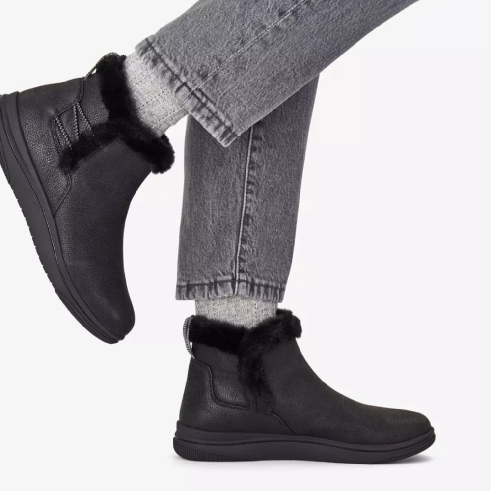 Clarks Cloudsteppers Breeze Fur Black Boots Size 7